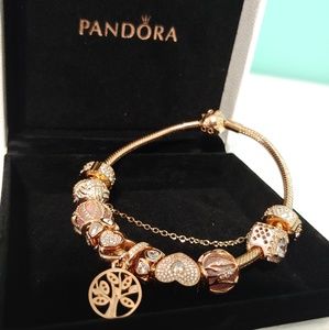 ROSE GOLD PANDORA BRACELET WITH CHARMS